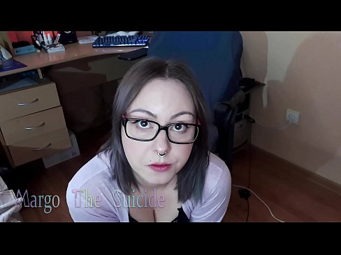 ❤️ Ragazza sexy con gli occhiali succhia il dildo profondamente sulla macchina fotografica ❌ Video di sesso di qualità al it.mobilecric.top ❤️